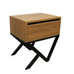 Κομοδίνο Komo-Kuro Mε Επιφάνεια Σε Ανοιχτή Απόχρωση Ξύλου Και Μαύρη Μεταλλική Βάση