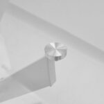 Τραπέζι Antoro γυαλί και μεταλλικά πόδια σε λευκή απόχρωση Φ80x75εκ - Image 3