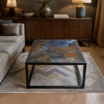 ΤΡΑΠΕΖΙ ΣΑΛΟΝΙΟΥ SOLACE ΜΕ ΕΠΙΦΑΝΕΙΑ ΑΠΟ ΠΛΑΚΑΚΙ ΚΑΙ ΜΕΤΑΛΛΙΚΗ ΒΑΣΗ